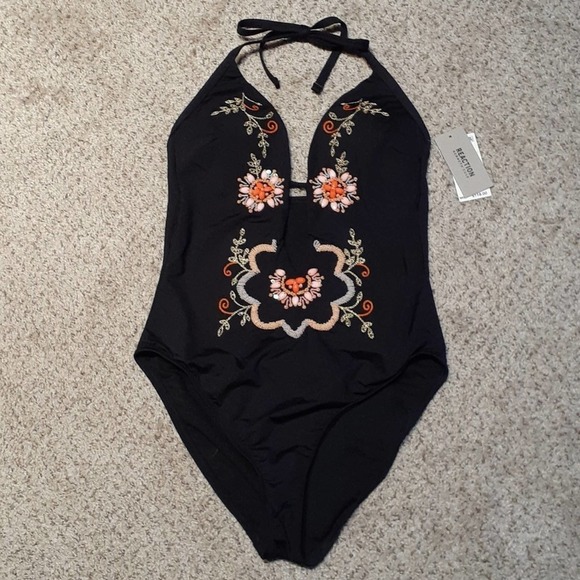 Kenneth Cole Reaction Other - Kenneth Cole REACTION rare SM beaded suit NWT $118